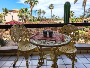 Walk to Beach - Pool Access - Walk to Restaurants