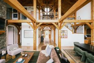 Designer Retreat with Hot Tub, Sauna, Gym and Game Room
