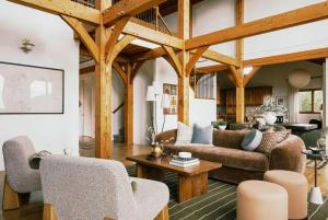 Designer Retreat with Hot Tub, Sauna, Gym and Game Room