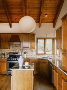 Designer Retreat with Hot Tub, Sauna, Gym and Game Room