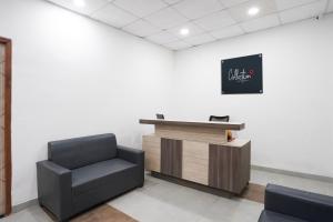 Hotel O Noida Sky Suites Sector 44 Near botanical metro