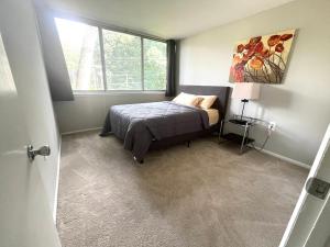 Sunlit Serenity-A Cozy Two-Bedroom Retreat