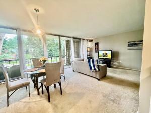 Sunlit Serenity-A Cozy Two-Bedroom Retreat