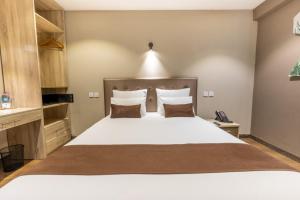 FLY INN Madagascar HOTEL - Navette GRATUITE H24 - à 300m de lAéroport International Ivato-Antananarivo