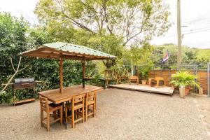 Cozy log cabin with parking, close to beaches
