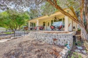 Mamaus House - 2 bedrooms, 1 bath