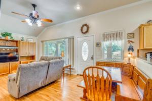 Mamaus House - 2 bedrooms, 1 bath