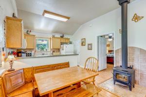 Mamaus House - 2 bedrooms, 1 bath