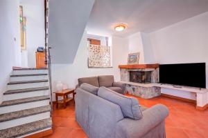 Casa al Castello in Leggiuno with Garden - Happy Rentals
