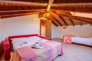 Casa al Castello in Leggiuno with Garden - Happy Rentals