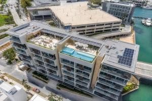 2BR Puerto Cancun with Rooftop Pool Gym & Marina