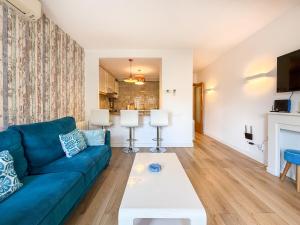 Blue Velvet by Hello Homes Sitges