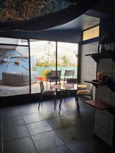 Apartamento vista al jardín, cocina externa