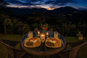 Glamping privado con piscina y vista a la montaña