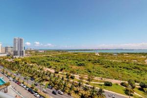 Cancun Malecon 2BR Pool Gym & Terrace