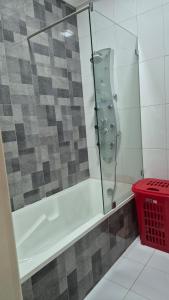 CASA CON PISCINA EN OLON A 3 Cuadras DE LA PLAYA