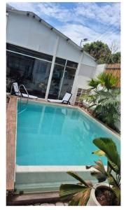 CASA CON PISCINA EN OLON A 3 Cuadras DE LA PLAYA