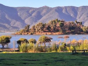 Lakefront Aculeo Red House Wifi Pet & Wood Hot Tub