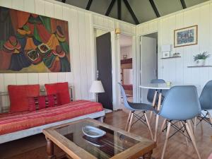 Lakefront Aculeo Red House Wifi Pet & Wood Hot Tub