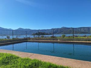 Lakefront Aculeo Red House Wifi Pet & Wood Hot Tub