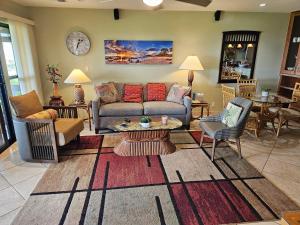 Beautifully Remodeled 2Bedroom with Ocean & Sunset Views Just Minutes to the Beach! - KPL 8