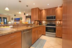 Beautifully Remodeled 2Bedroom with Ocean & Sunset Views Just Minutes to the Beach! - KPL 8