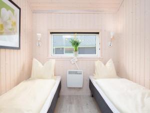 Scandinavian holiday home by beach