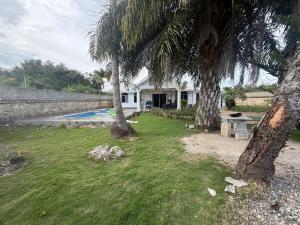 Quiet Get away villa, with pool