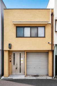 New! Near Umeda! Maison le noir 黒崎 中崎町のアート街-天満のグルメ街に隣接 中崎町駅徒歩2分 3階建て一棟貸切 最大8名