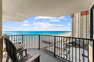 Modern Condo! Free Beach Chairs & Pools by Dolce Vita Getaways PCB