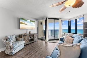 Modern Condo! Free Beach Chairs & Pools by Dolce Vita Getaways PCB