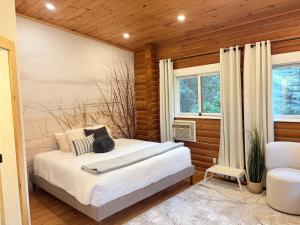 Kootenay Haus Resort