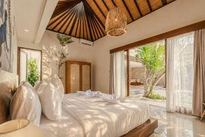 Tropical 2BR Villa Padang Padang