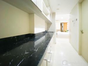 Nice and Elegant Studio Apartment at Warhol (WR) Residence By Travelio