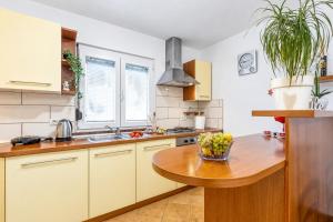 House In The Vineyards Ankaran - Happy Rentals