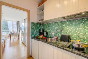Il Piccolo Nido - Lake View Studio with Balcony - Happy Rentals