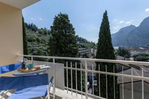 Il Piccolo Nido - Lake View Studio with Balcony - Happy Rentals
