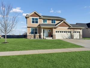Cozy Waukee Retreat - Mins to I-80, Dining & Parks