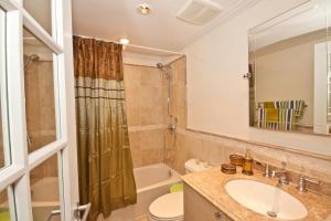 Modern Beachfront Condo with Pool - Sapphire 118