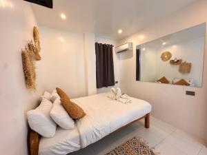 Gated Private 2 BR House for 4-6