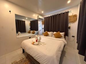 Gated Private 2 BR House for 4-6