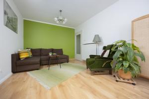 Lovely Apartment in Warsaw with Parking near Royal Baths Park by Noclegi Renters