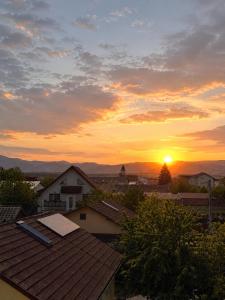 Mountain View Apartment- Free parking- 5 min city centre