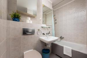 Warsaw Royal Route Apartment by BookingHost