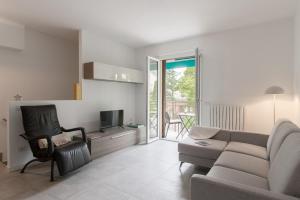 Comfortable apartment just a short walk from the lake!