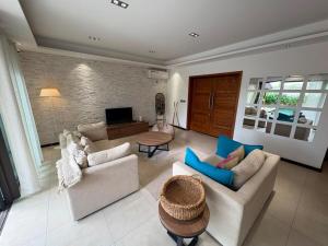 Villa Tirta - Pool, relaxation and beach within walking distance
