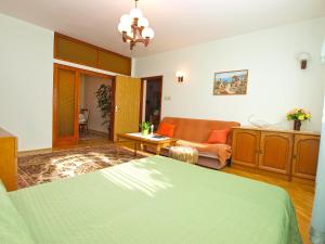 Apartment Josip 933 