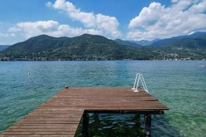 Villa Giovanna with swimming pool & private jetty
