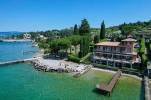 Villa Giovanna with swimming pool & private jetty