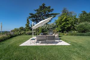 The charmest Green and Blue Villa on Garda Lake